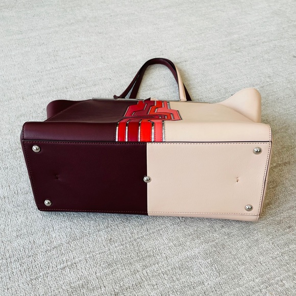 🔥Host Pick🔥 Fendi Circuit 3Jours Trapeze Tote - Picture 13 of 14